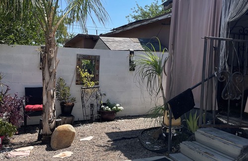 Bakersfield House | Charming 2-bedroom house with WiFi, AC in Bakersfield