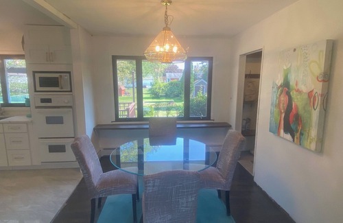 Utica House | Charming 2-bedroom house in New Hartford with parking