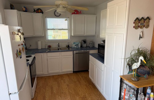 Port Lavaca Cottage | Charming 2-bedroom sporting cottage in beautiful Indianola Tx, close to the fish