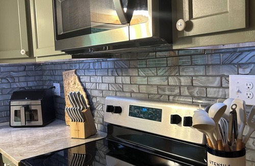 Rising Fawn Cabin | Charming 2-bedroom mountaintop cabin with AC, WiFi in tranquil Rising Fawn