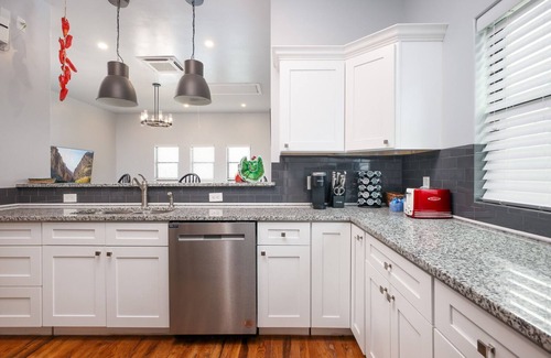 Near East Side House | Charming 2-bedroom house in brilliant San Antonio with WiFi, AC