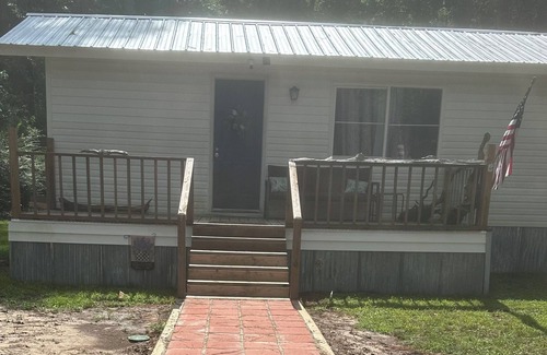 Sandersville Cottage | Charming 2-bedroom tiny country house conviently located near BOK HOMA CASINO!
