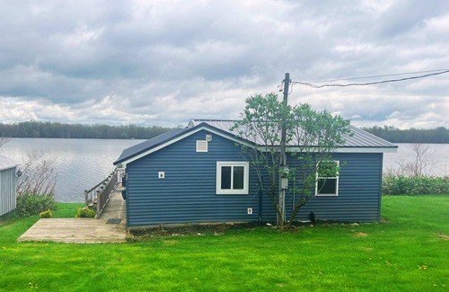 Town of Oswegatchie Cottage | Charming 2-bedroom waterfront cottage in Black lake NY