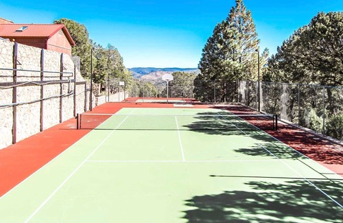 Ruidoso Condo | Charming 2 BR Retreat & Mountain Viwes