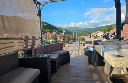 Kingston House | Charming 2-bedroom house in St. Catherine Parish with WiFi, AC