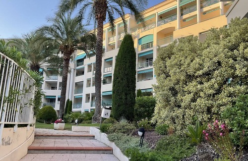 Cannes Apartment | Charming 2-room apartment 200m from the beach.