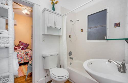 Melbourne Apartment | Charming 2Bd 1Bth Cottage near River - Melwood