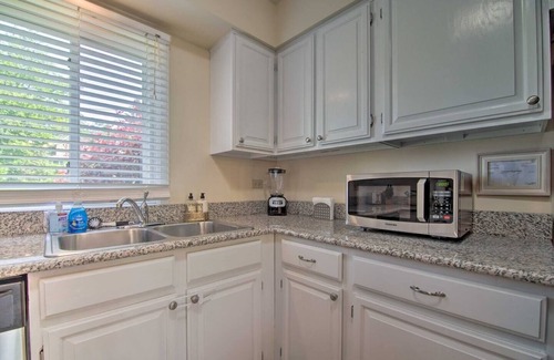 Gurnee House | Charming 2Bd Townhome Near Beach & Base