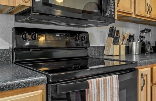 Steele Creek Cottage | Charming 2BR/1BA Lakefront Cottage w/Private Beach and Dock