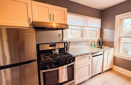 Roselawn Finance Apartment | Charming 2BR Apt Close to Historic Mariemont, 15 Minutes from Cincy Downtown