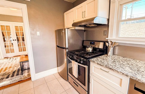 Roselawn Finance Apartment | Charming 2BR Apt Close to Historic Mariemont, 15 Minutes from Cincy Downtown