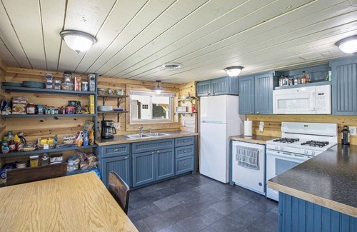 Boyne City Cabin | Charming 3-bdrm cabin with office fitness room in Boyne City 2 mi from Boyne mtn