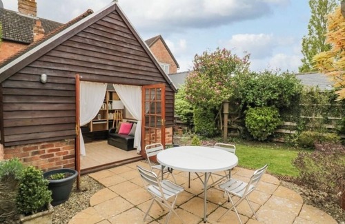 Shelsley Beauchamp House | Charming 3 Bed Home with Garden & Parking near Worcester
