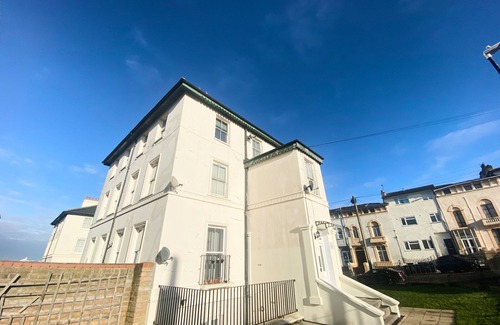 Bromley Common and Keston House | Charming 3 Bed House with Garden | Central