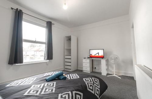 Bromley Common and Keston House | Charming 3 Bed House with Garden