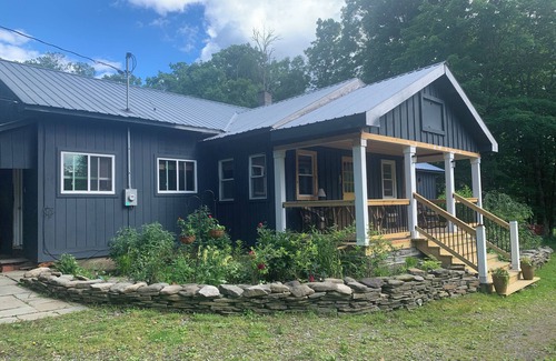 Livingston Manor House | Charming 3-bedroom house with HUGE yard in Livingston Manor