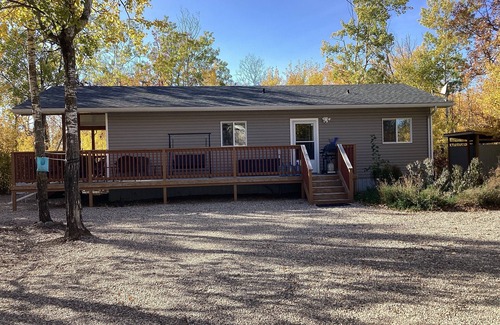 Hillside Beach Cottage | Charming 3-bedroom cottage with WiFi and AC in fabulous Hillside/Victoria Beach