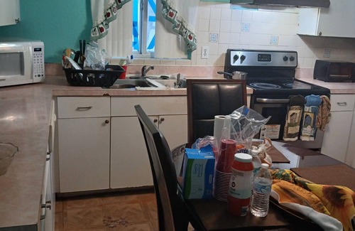 St. Petersburg - Clearwater House | Charming 3-bedroom house in delightful St. Petersburg with AC