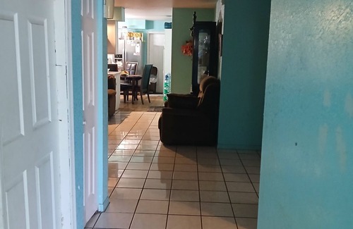St. Petersburg - Clearwater House | Charming 3-bedroom house in delightful St. Petersburg with AC