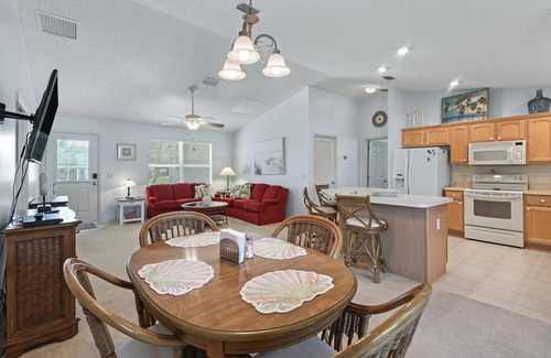 Lynnhaven House | Charming 3-Bedroom Retreat with Golf Cart – Explore The Villages in Style!