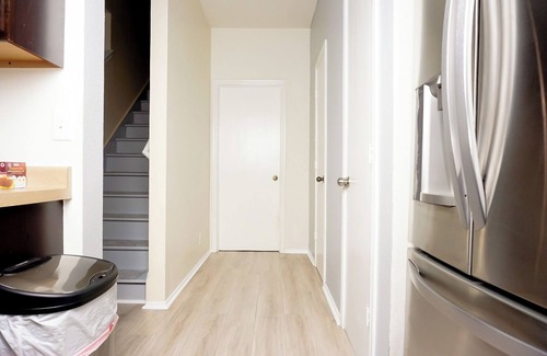 Kyle House | Charming 3-bedroom 6 beds. 2.5 bath. Pools access house with WiFi and AC in Kyle