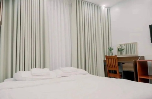 Caloocan Apartment | Charming 3 bedroom boutique, bathtub, 180sq.metersnn
