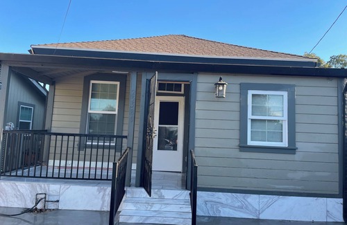 Farmington House | Charming 3-bedroom Calacatta Marble house in serene Farmington CA with WiFi, AC
