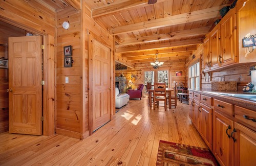 Lake Lure Cabin | Charming 3-bedroom cabin in wonderful Lake Lure with AC, WiFi