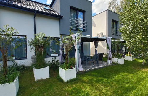 Chrzanow Cottage | Charming 3-bedroom cottage in Chrzanów with AC, hot tube, heated pool and sauna