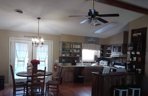 Suches Cottage | Charming 3-bedroom cottage overlooking the Lake