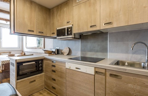 Val-d'Isere Apartment | Charming 3-Bedroom Apartment with South-Facing Balcony Near Ski Slopes in Val-d'Isère