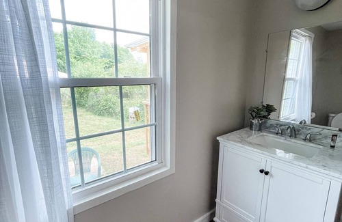 Honea Path House | Charming 3-bedroom house with WiFi, AC, private backyard in tranquil Honea Path