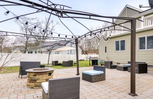 Bayville House | Charming 3-bedroom house in Ocean Gate with WiFi and AC.