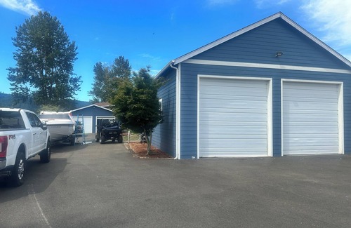 Cathlamet House | Charming 3-bedroom house with AC, WiFi in gorgeous Cathlamet waterfront home