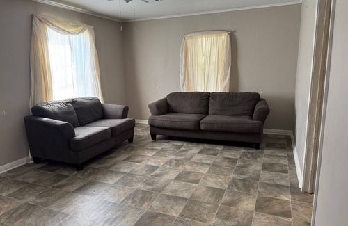 Sulphur House | Charming 3-bedroom house in Sulphur with AC