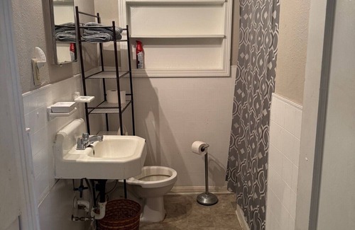 Sulphur House | Charming 3-bedroom house in Sulphur with AC