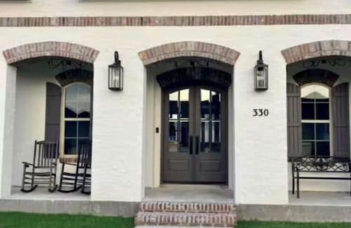 Houma House | Charming 3-bedroom house with WiFi, AC in welcoming Houma