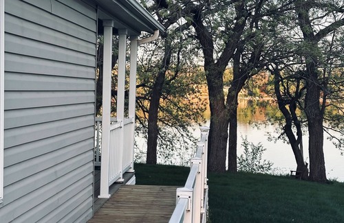 Spicer House | Charming 3-bedroom Legacy Lakehouse near Spicer with beautiful view of the lake!