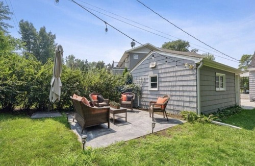 St. Louis Park House | Charming 3-bedroom house in Saint Louis Park, Family Friendly and Pet Friendly!