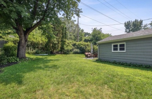 St. Louis Park House | Charming 3-bedroom house in Saint Louis Park, Family Friendly and Pet Friendly!