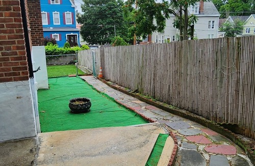 South Side House | Charming 3-bedroom house with WiFi free parking