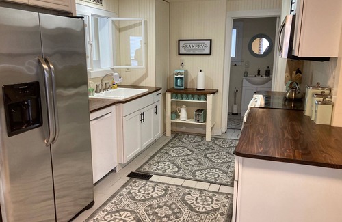 Williamsburg House | charming 3 bedroom house in quiet neighborhood 3 miles to horse show by the bay