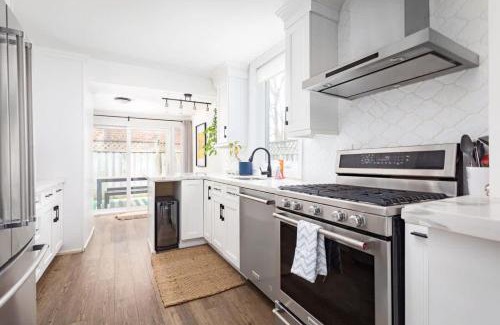 Trinity - Bellwoods House | Charming 3 Beds Ossington Home