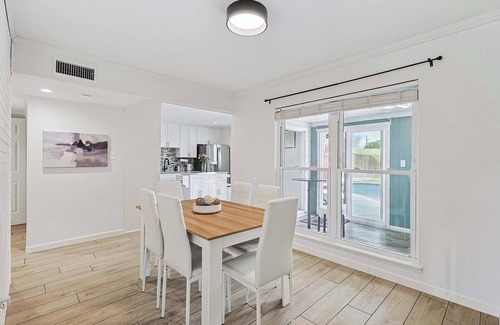 The Colony House | Charming 3BD 2BA Villa