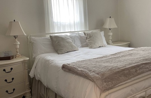 Jamestown Other | Charming 3BR-2BA country home-organic farm, ~5 min to 2 wedding barns! Sleeps 10
