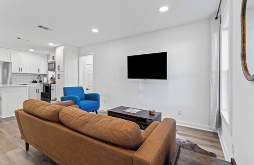 Georgetown House | Charming 3BR/2BA Home Near Historic Georgetown Square Sleeps 6 Large Backyard