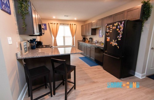 Jacksonville House | Charming 3BR Family Stay | Fenced Yard & Streaming TV