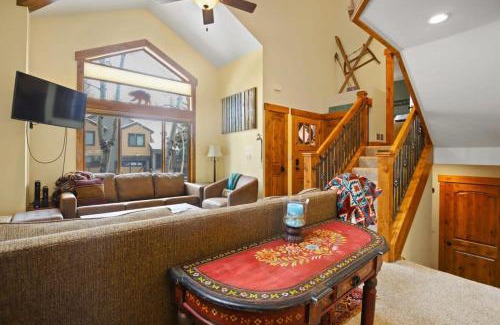 Breckenridge House | Charming 3BR with Hot Tub Walk to Town and Skiing