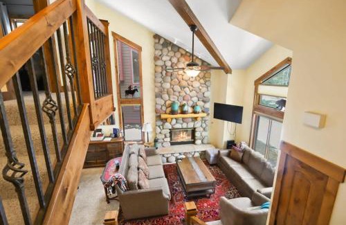 Breckenridge House | Charming 3BR with Hot Tub Walk to Town and Skiing