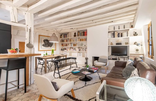 Les Iles Apartment | Charming 3p Île St. Louis, 4th arr, Quiet, Central